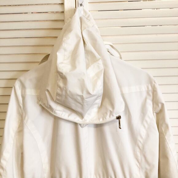 Burberry Carminton White Trench Coat with Renovable Hood - Picture 5 of 14